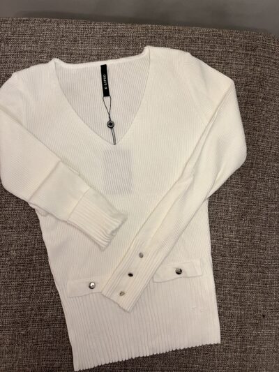 🤍 Sweater escote V – Blanco