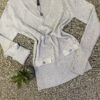 🤍 Sweater escote V – Gris