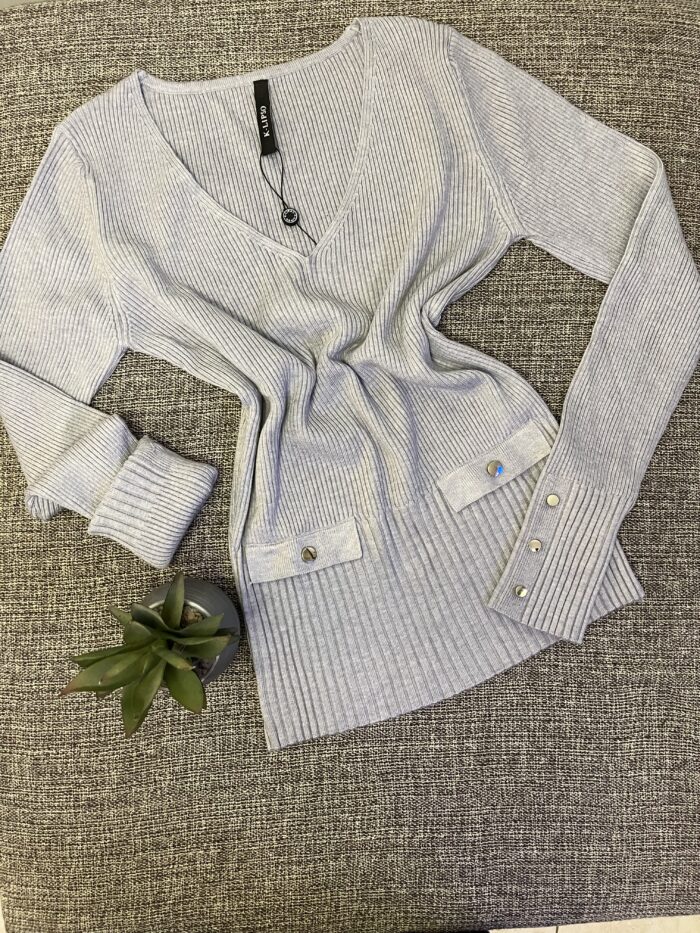 IMG_1444 🤍 Sweater escote V – Gris