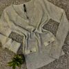 🤍 Sweater escote V – Gris