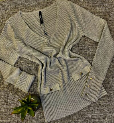 🤍 Sweater escote V – Gris